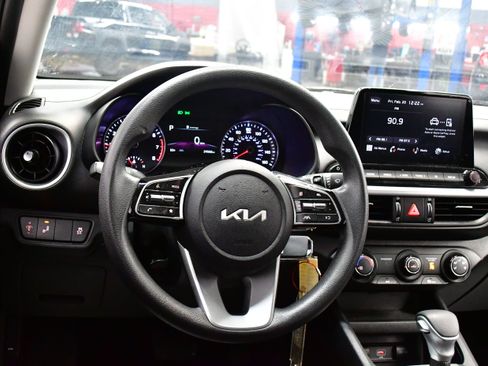 Used 2023 Kia Forte LXS w/ LXS Technology Package image 12