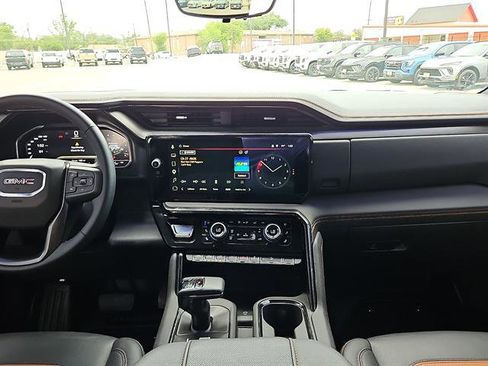 Used 2024 GMC Sierra 1500 AT4 w/ Technology Package AWD/4WD image 10