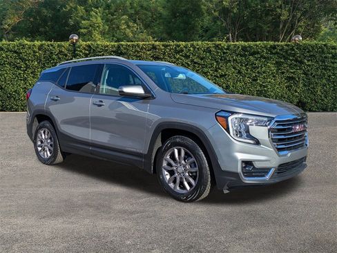 Used 2024 GMC Terrain SLT image 2