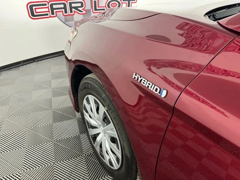 Used 2021 Toyota Camry LE image 21