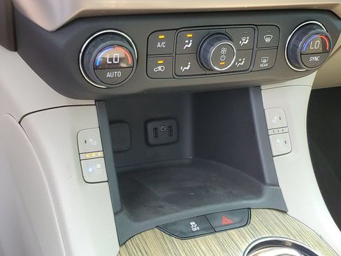 Used 2018 GMC Acadia Denali w/ Technology Package FWD image 22
