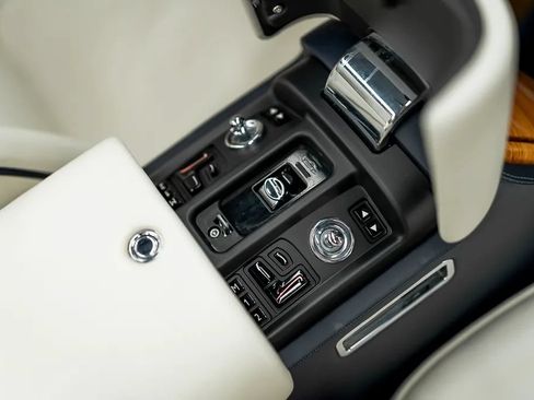 Used 2010 Rolls-Royce Phantom Drophead Coupe RWD image 21