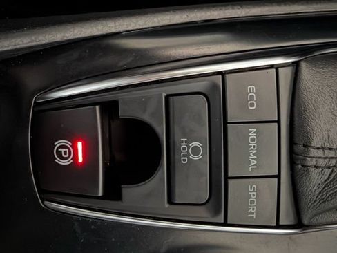 Used 2019 Toyota Camry XSE FWD image 29