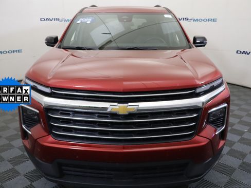 Used 2025 Chevrolet Traverse LT w/ Driver Confidence Package FWD image 14