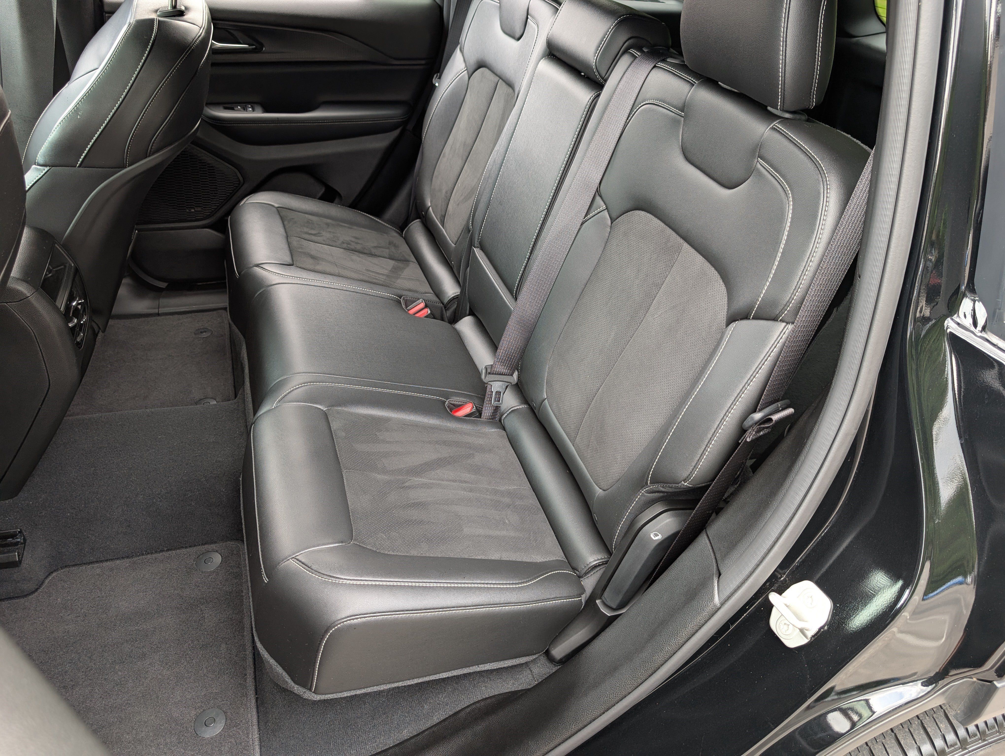 Used 2024 Jeep Grand Cherokee Altitude AWD/4WD image 18