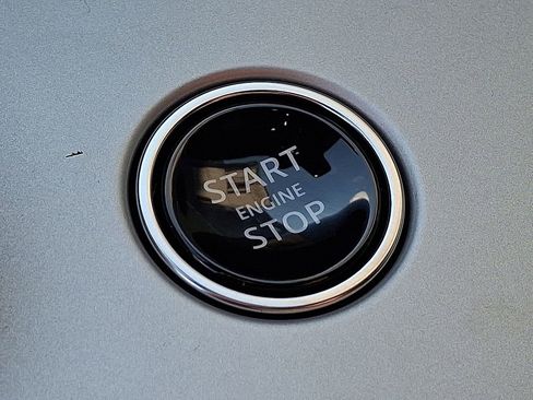 New 2026 Land Rover Range Rover Long Wheelbase SE image 12