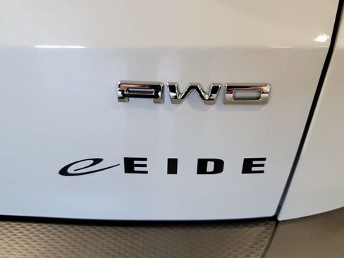 Used 2025 Ford Escape Platinum AWD/4WD image 16