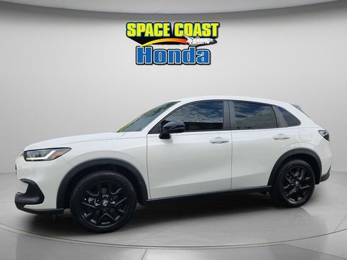 Used 2025 Honda HR-V Sport image 11