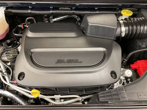 Certified 2024 Chrysler Pacifica Limited image 30