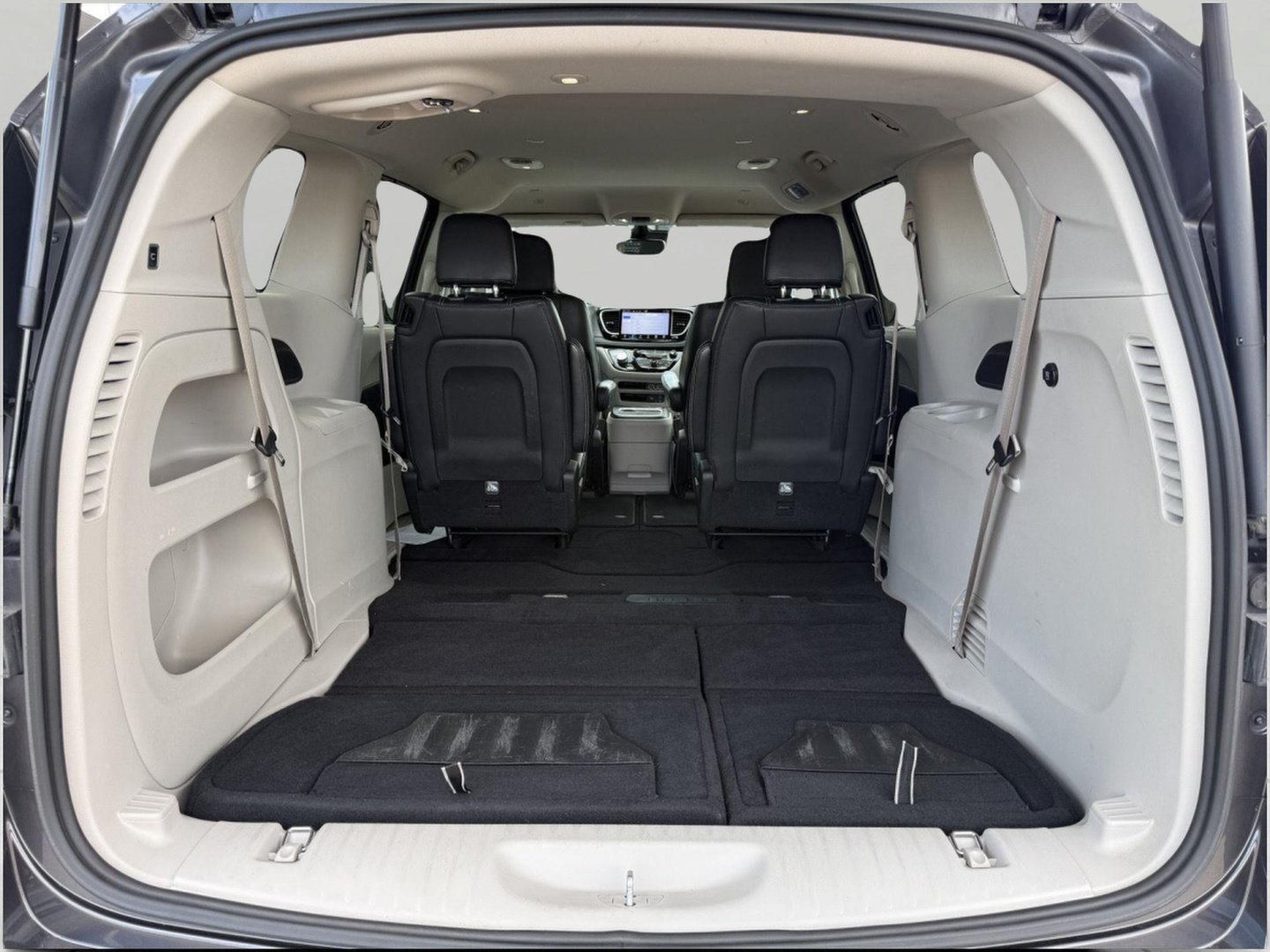 Used 2022 Chrysler Pacifica Touring-L AWD/4WD image 17