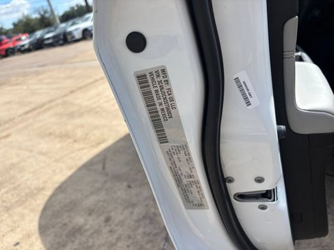 Used 2025 Jeep Compass Limited AWD/4WD image 30