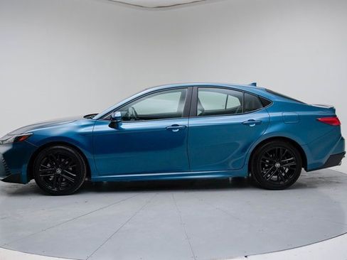 Used 2025 Toyota Camry SE image 6