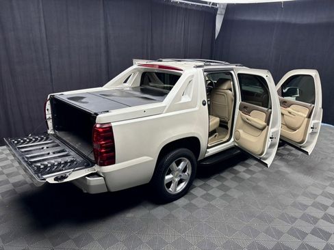 Used 2013 Chevrolet Avalanche LTZ AWD/4WD image 20
