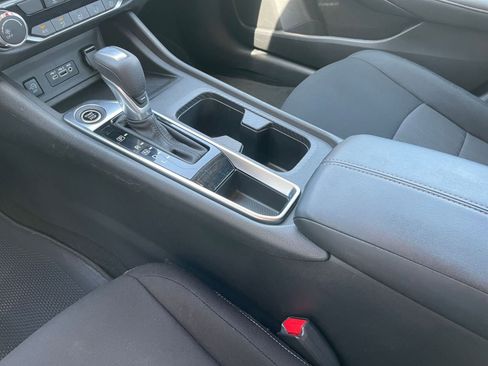 Used 2025 Nissan Sentra SV FWD image 39