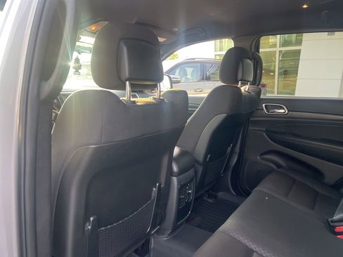 Used 2018 Jeep Grand Cherokee Laredo AWD/4WD image 17