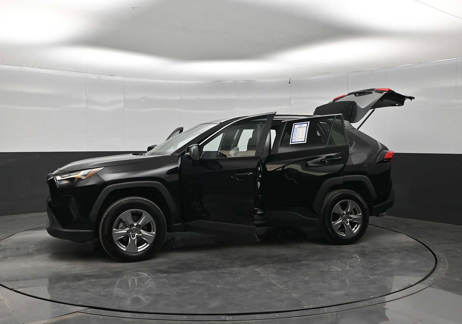 Used 2025 Toyota RAV4 XLE AWD/4WD image 43