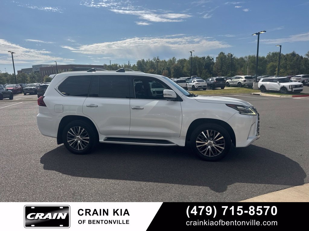 Used 2016 Lexus LX 570 4WD w/ Luxury Package image 7