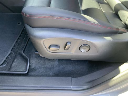 Used 2024 Chevrolet Traverse RS image 32