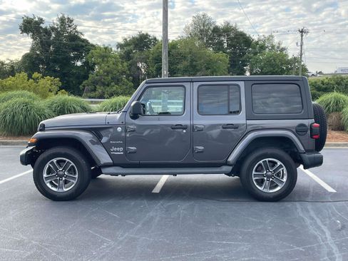 Used 2019 Jeep Wrangler Unlimited Sahara AWD/4WD image 4