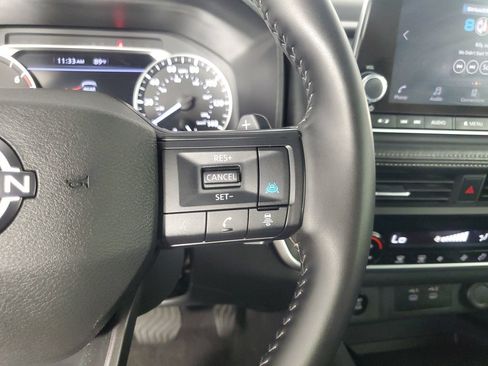 Used 2025 Nissan Rogue SV FWD image 25