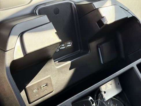 Used 2025 GMC Sierra 1500 AT4 AWD/4WD image 40
