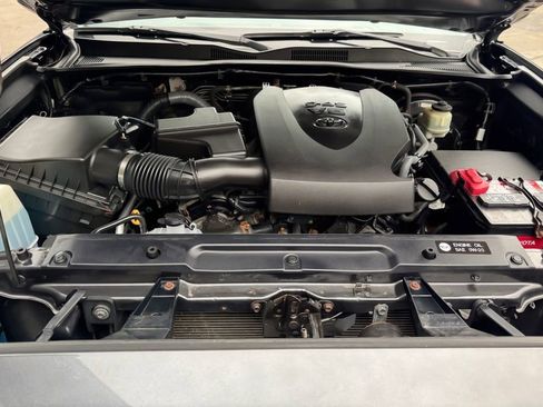 Used 2016 Toyota Tacoma SR5 w/ SR5 Appearance Package (SN) AWD/4WD image 26