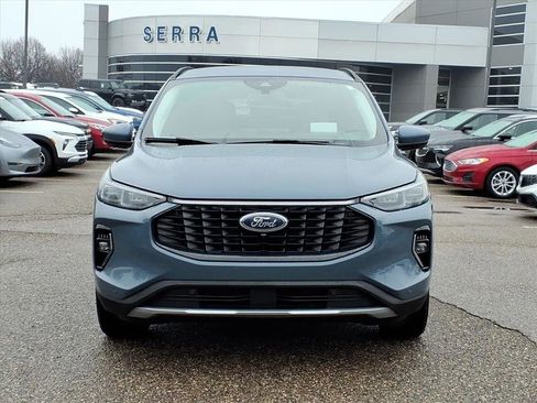 Used 2023 Ford Escape Platinum w/ Premium Technology Package image 2