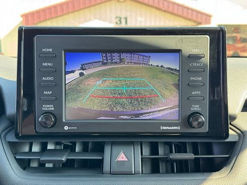 Used 2021 Toyota RAV4 XLE AWD/4WD image 22