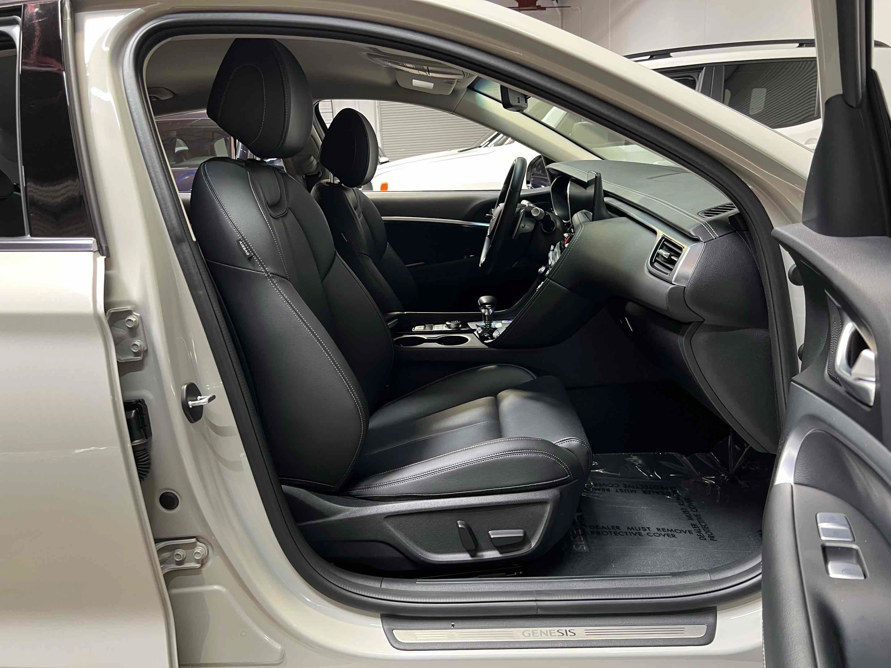 Used 2025 Genesis G70 2.5T RWD image 39