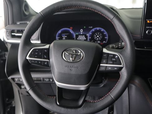 Used 2025 Toyota Sienna XSE w/ XSE Plus Package AWD/4WD image 14