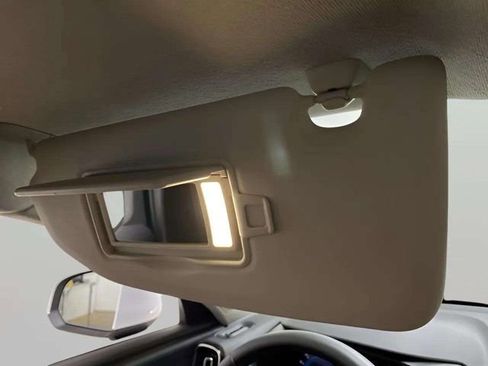 Used 2025 Volvo XC40 B5 Plus image 59