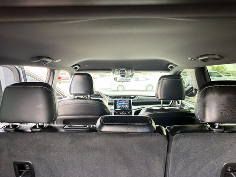Used 2023 Jeep Grand Cherokee Altitude image 16