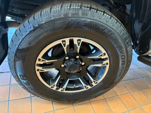 Used 2016 Toyota Tacoma SR5 w/ SR5 Appearance Package (SN) image 20