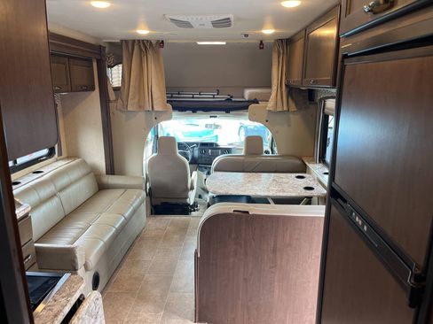 Used 2018 Ford E-450 and Econoline 450 Super Duty w/ Motorhome Prep Package RWD image 9