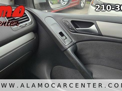 Used 2013 Volkswagen Golf 4-Door FWD image 37