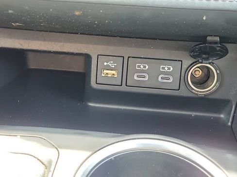Used 2023 Toyota Highlander XLE AWD/4WD image 33