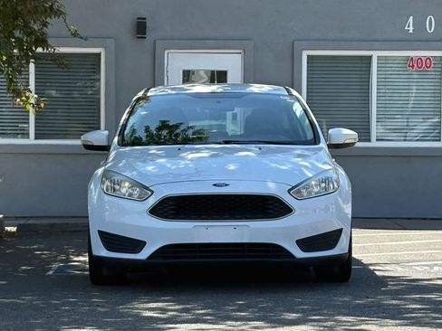 Used 2016 Ford Focus SE FWD image 2