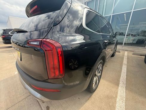 Used 2022 Kia Telluride S FWD image 6