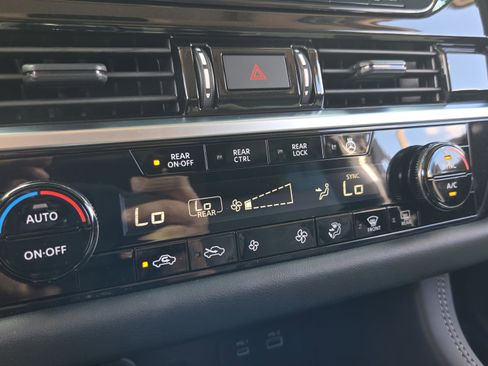 Certified 2025 Nissan Pathfinder Platinum FWD image 21