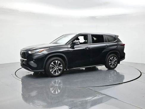 Used 2024 Toyota Highlander XLE AWD/4WD image 6