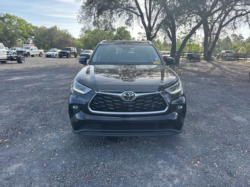 Used 2022 Toyota Highlander Limited image 8