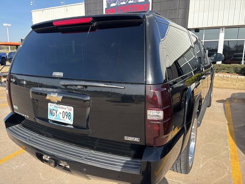 Used 2008 Chevrolet Suburban LT RWD image 6