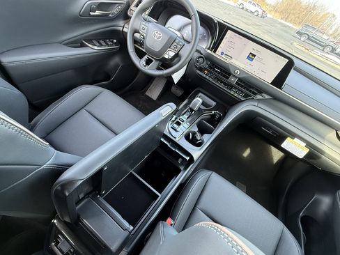 New 2026 Toyota Crown Limited w/ Advanced Technology Package image 10