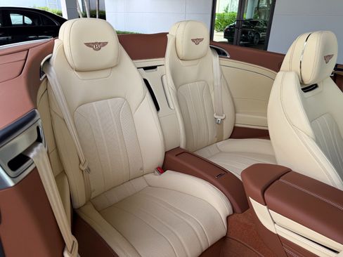 Used 2023 Bentley Continental GT Mulliner AWD/4WD image 36