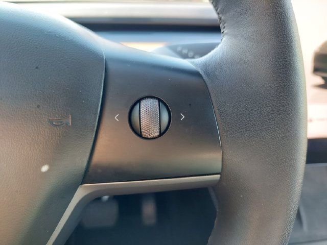 Used 2024 Tesla Model Y Long Range AWD/4WD image 36
