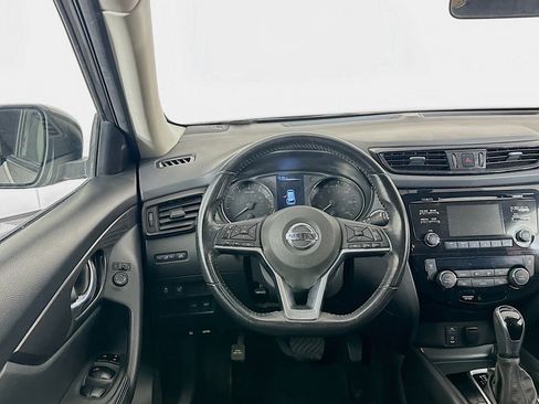 Used 2017 Nissan Rogue SV FWD image 17