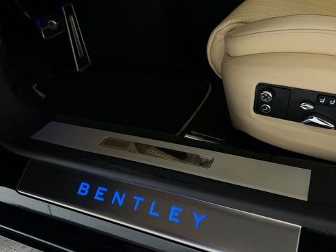 Used 2022 Bentley Flying Spur V8 image 26