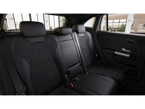 New 2026 Mercedes-Benz GLA 35 AMG 4MATIC image 5