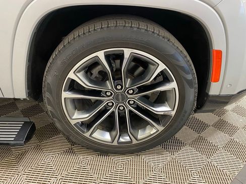 Used 2023 Jeep Grand Wagoneer Series III image 2