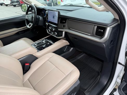 Used 2023 Ford Expedition XLT AWD/4WD image 22